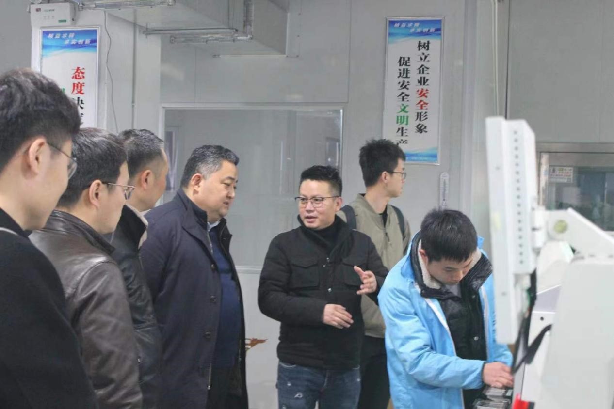 热烈欢迎天津滨海新区领导莅临我司参观访问(图3) 热烈欢迎天津滨海新区领导莅临我司参观访问(图3)